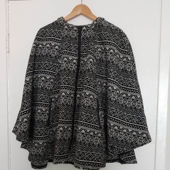 WildFlower Poncho (Aztec print) - Picture 1 of 4